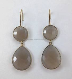 Calcedonia gris Pendientes de piedras preciosas de plata esterlina 925 Joyería de plata hecha a mano - Product Image 1