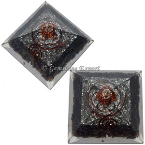 Pyramide en orgonite d'aventurine bleue faite à la main en gros avec spirale métallique |   Générateur d'énergie de cristal de guérison personnalisé - Product Image 1