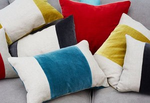 Wholesale Cheap Cute Lumbar Rectangle Velvet Embroidery Pom Pom <b>Cushion</b> <b>Cover</b> <b>Cushion</b> <b>Covers</b> Decorative Home - Product Image 3