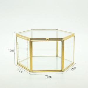 กล่องเครื่องประดับแก้วหกเหลี่ยมพร้อมโซ่ - Product Image 1