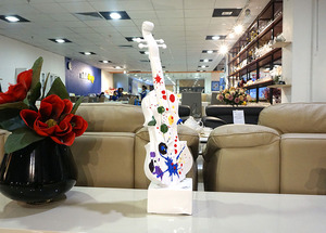 Diseño de guitarra de poliresina para decoración del hogar, producto en oferta - Product Image 3