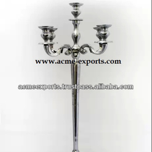 Candélabre élégant en argent avec cinq bougeoirs pour une décoration intérieure classique Pièce maîtresse élégante pour votre table - Product Image 2
