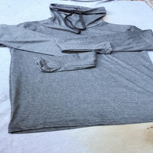 Camisetas personalizadas OEM agujero pulgar con cuello alto para hombres - Product Image 3