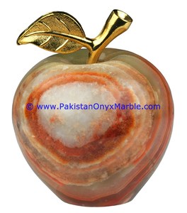 Mano de Obra Artesanal de Alta Calidad de Pakistán: Manzana de Ónix con Hoja de Latón - Product Image 1