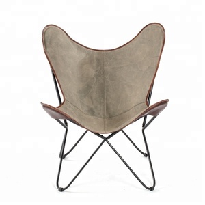 Silla de mariposa de hierro con asiento de lona y adorno de cuero - Product Image 1