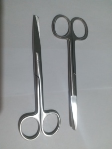Tijeras Quirúrgicas y de Aplicación de Vendajes de Acero Inoxidable Básicas, Material Plástico, Certificación CE, Instrumento de Clase I, Juego de 12.5cm - Product Image 4