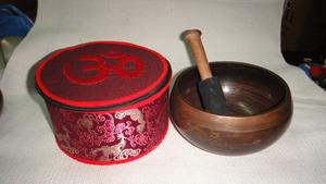 Bols chantants tibétains fabriqués au Népal, style Feng Shui, bronze avec gravure sculptée, matériau métallique - Product Image 3