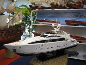 Modèle de bateau en bois ISA 120 SUN GLIDER II MODERN YACT - Bois et acier inoxydable peint, cadeau d'affaires en provenance du Vietnam - Product Image 3