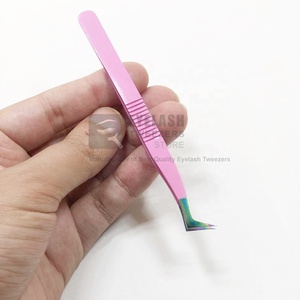Pince à épiler professionnelle de haute qualité en acier inoxydable rose incurvée pour extension de cils de volume russe Vente en gros - Product Image 1