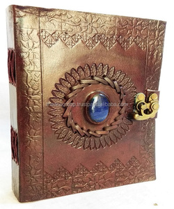 Diario de cubierta suave A5 de cuero genuino con piedra central en relieve Costura de hilo de bloqueo para uso promocional con estilo, regalo - Product Image 1