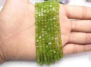 Cuentas de piedras preciosas sueltas con forma de peridoto Heishi de 4mm naturales, Color verde para hacer joyas increíbles de alta calidad - Product Image 2