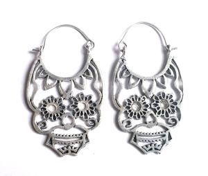 Joyería de latón al por mayor Calavera Pendientes chapados en plata para mujer joyería - Product Image 1