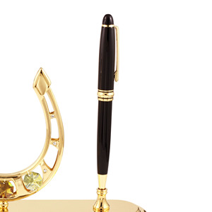 ที่ใส่ปากกาโลหะคริสตอคราฟท์ ดีไซน์เกือกม้านำโชคสำหรับองค์กร ประดับคริสตัลเจียระไนทรงเหลี่ยม ขนาด 15.3x16.2 ซม. น้ำหนักเบา 0.3 กก. ผลิตด้วยเลเซอร์ - Product Image 3