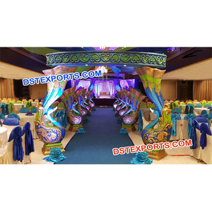 Puerta de entrada con tema de pavo real para boda, puerta de bienvenida de pavo real de fibra para boda, estilo Shahi, decoración de puerta de bienvenida para boda, EE. UU. - Product Image 1