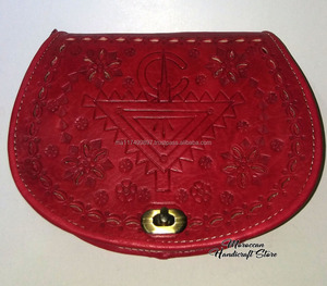 Sac à bandoulière élégant pour femme en cuir véritable de selle marocaine, design unique, fabriqué au Maroc par Made in Morocco - Product Image 1