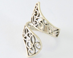 Bague Antique Anatolie avec Plume d'Aile Filigrane Bijoux Orientaux en Laiton - Product Image 3
