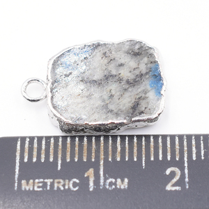 Pendentif en laiton rectangulaire K2 Jasper 16-18 mm plaqué rhodium avec bélière pour la fabrication de bijoux - Product Image 2