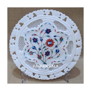 Sculpture de forme ronde en marbre blanc pur de meilleure qualité indienne avec plaque de travail en incrustation de design floral pour la maison et la cuisine - Product Image 1