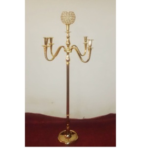 Candélabre élégant en cristal de mariage en or Lanternes de bougeoirs en aluminium faites à la main OMKAAAR pour les occasions spéciales Table centrale - Product Image 2
