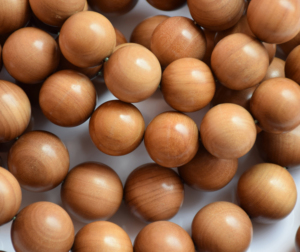 Mala Tibet Perles de bois de santal Perles de chapelet faites à la main Perles de bois durables pour la méditation et la prière - Product Image 1