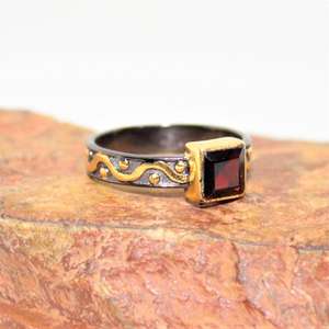 Bague empilable en argent sterling 925 avec monture en grenat incrusté de diamants vintage Nouvelle collection Plaqué or 18 carats Mariages Fêtes - Product Image 5