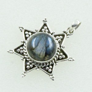 Impressionnant pendentif en pierre de labradorite en argent sterling 925 bijoux de style religieux d'Inde - Product Image 2