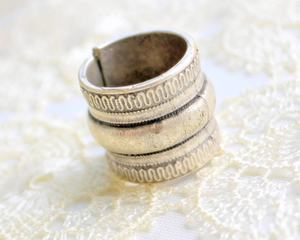 แหวน kuchi พื้นเมืองแบบยูนิเซ็กส์พร้อมหลอดหนาสายรูปทรงเรขาคณิตโค้งมนเคลือบสีโรสโกลด์คลาสสิกทำจากสแตนเลส - Product Image 3