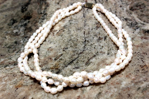 Collar Mala tradicional de perlas de agua dulce de múltiples hebras - Product Image 4