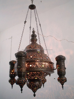 Lustre suspendu islamique de style antique Zahereen BR175 en bronze avec pierres précieuses, pour hôtel, lumière à économie d'énergie à intensité variable, garantie de 3 ans