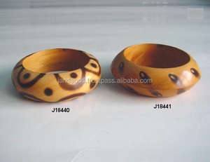 Bracelets en bois Haldu poli de haute qualité Bracelets et bracelets en bois à deux tons Bijoux artisanaux en bois pour tous les âges - Product Image 3