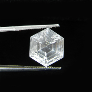 Vente en gros de cristal de quartz blanc naturel concave de 8,20 carats, coupe hexagonale, coupe concave, cristal de quartz blanc pour collectionneurs et artistes - Product Image 3