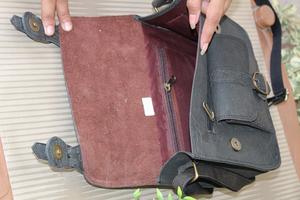 กระเป๋าสะพายข้างทรงคนส่งเอกสารทำมือหนังแท้ - Product Image 6