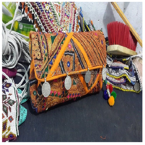 KAMARVY Porte-monnaie en tissu de coton brodé à la main traditionnel Banjara, pochette pour femme - Product Image 1