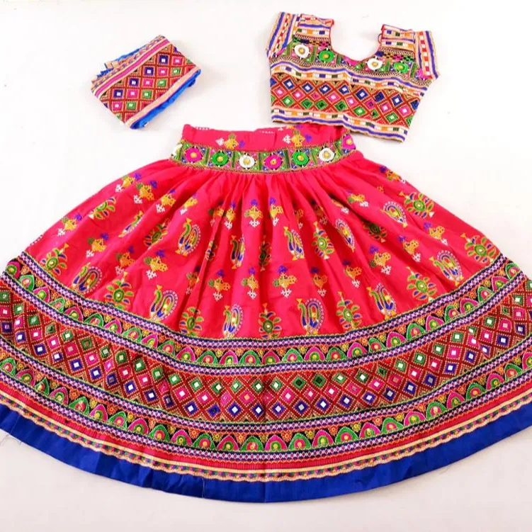 Gujarati Dans Kostuum Jurk-Pauw Geborduurde Nieuwste Lehenga Choli-Spiegel Werk Lehenga Choli