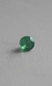 Esmeralda Verde Natural Suelta, Certificada por Terceros, Opalescente, de Zambia, Forma Redonda - Product Image 2
