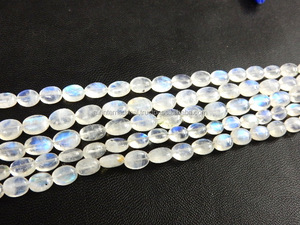 Perles de pierre de lune arc-en-ciel bleu naturel AAA en vrac lisses en gros perles ovales pour l'utilisation de bijoux - Product Image 4