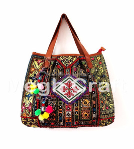 Sac fourre-tout en cuir brodé vintage Kuchi Banjara - Sac fourre-tout en cuir brodé vintage Kuchi Rabari Banjara - Product Image 1