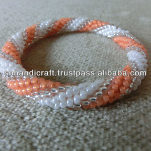 Brazalete de ganchillo, pulsera de cuentas, brazalete con cuentas, felicidad hecha a mano - Product Image 1