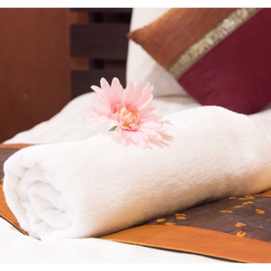 Serviettes d'hôtel en vrac Vente en gros Nouveau design Serviette d'hôtel en coton uni avec logo personnalisé Fournisseur en Inde - Product Image 6