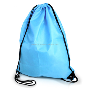 กระเป๋าโพลีเอสเตอร์กันน้ำแบบหูรูดสำหรับไปยิมพร้อมสายรัดที่สามารถถอดออกได้พิมพ์ลายและสีแบบกำหนดเองได้ MOQ ต่ำ - Product Image 6