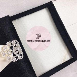 Boîte de mariage en velours noir de luxe avec revêtement UV et estampage, ornée pour des mariages élégants - Product Image 2