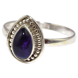 Magnifiques bijoux Shri Ashapura, anneaux classiques chrétiens en argent sterling 925 avec améthyste en forme de poire sertie dans un clos. - Product Image 3