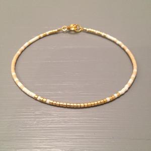 Bracelet tendance en perles de rocaille, bracelet en perles dorées - Product Image 1