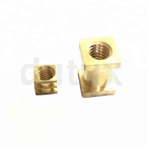 Insertos cuadrados de latón pulido hechos a mano por el fabricante - Product Image 1