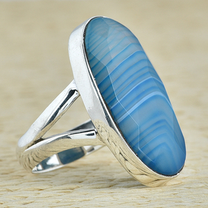 Hermoso Anillo de Plata de Ley 925 con Gema de Ágata Facetada y Biseñurada, Corte Ovalado, Engaste en Bisel, Plateado, Clásico, Unisex - Product Image 3