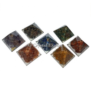 Juego de Pirámides de Chakra de orgone: Juego de pirámides de Chakra de orgone de alta calidad Disponible en línea Juegos de Chakra Productos curativos de estilo mascota - Product Image 1