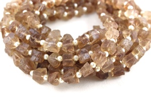 ขายพิเศษ โทแพซสีน้ำตาลธรรมชาติ เกรด AAA ขนาด 7-10 มม. เจาะรูตรงกลาง หินดิบสำหรับทำเครื่องประดับ คอลเลคชั่นสไตล์ - Product Image 4