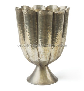 Florero cónico chapado en oro grande de aluminio - Product Image 3