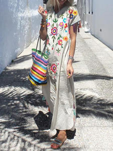 Vestido Largo Maxi para Mujer con Bordado Floral Multicolor de Diseñador, Dobladillo con Borlas, Hecho a Mano, Exclusivo, Estilo Boho Chic - Product Image 3