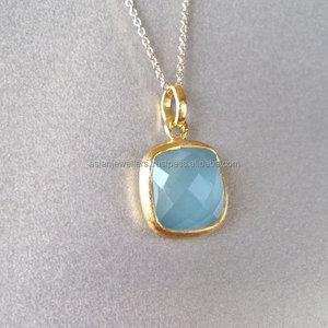 Gema de Calcedonia Aqua, colgante de plata de ley vermeil dorado - Product Image 1